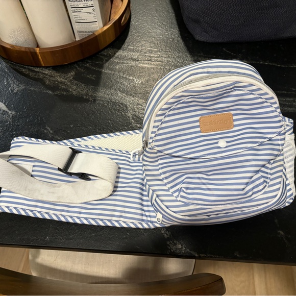 Lite Baby Hip Carrier - Picture 1 of 3